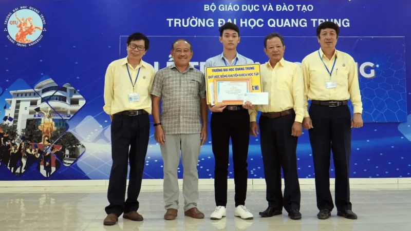 “Tự hào khi là sinh viên Trường Đại học Quang Trung” 2 “Tự hào khi là sinh viên trường Đại học Quang Trung”