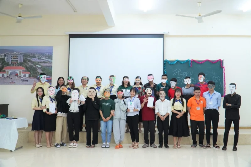 Sinh hoạt CLB tiếng Anh với chủ đề "Halloween"