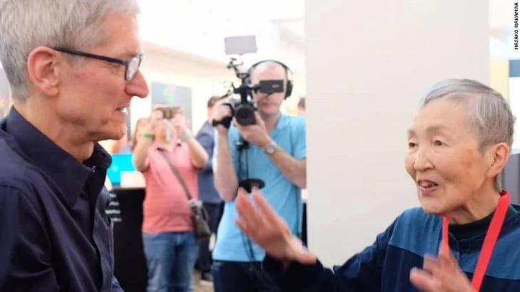 Lập trình viên lớn tuổi nhất thế giới, người truyền cảm hứng cho Tim Cook