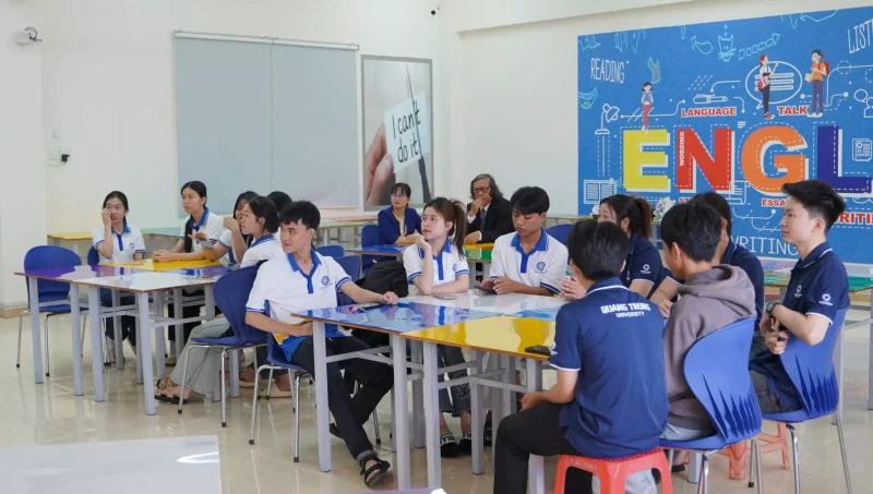 Một tiết học ngoại ngữ ở Trường Đại học Quang Trung sẽ như thế nào? 2 Một tiết học ngoại ngữ ở Trường Đại học Quang Trung sẽ như thế nào?