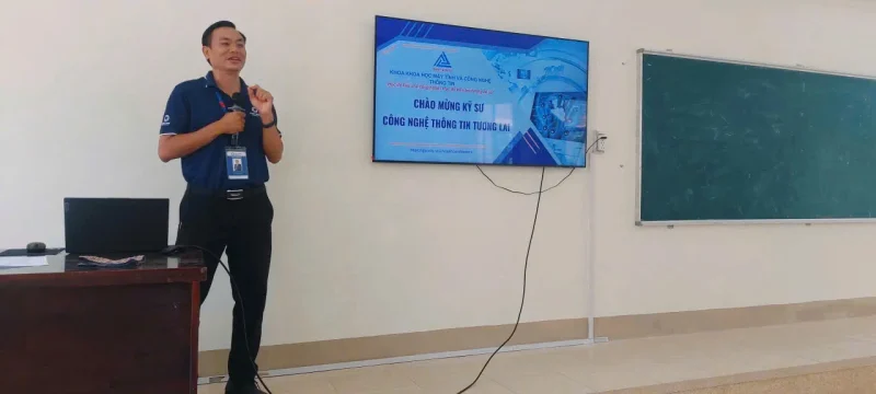 Gặp mặt đầu khóa Tân sinh viên Công nghệ Thông tin K20