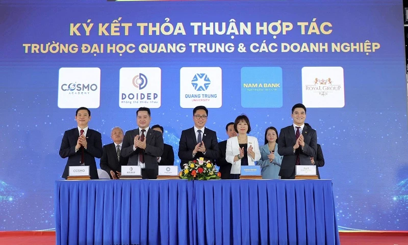 Đại học Quang Trung ‘bắt tay’ doanh nghiệp, gắn đào tạo với thực tiễn 3 Dai Hoc Quang Trung Bat Tay Takara 3