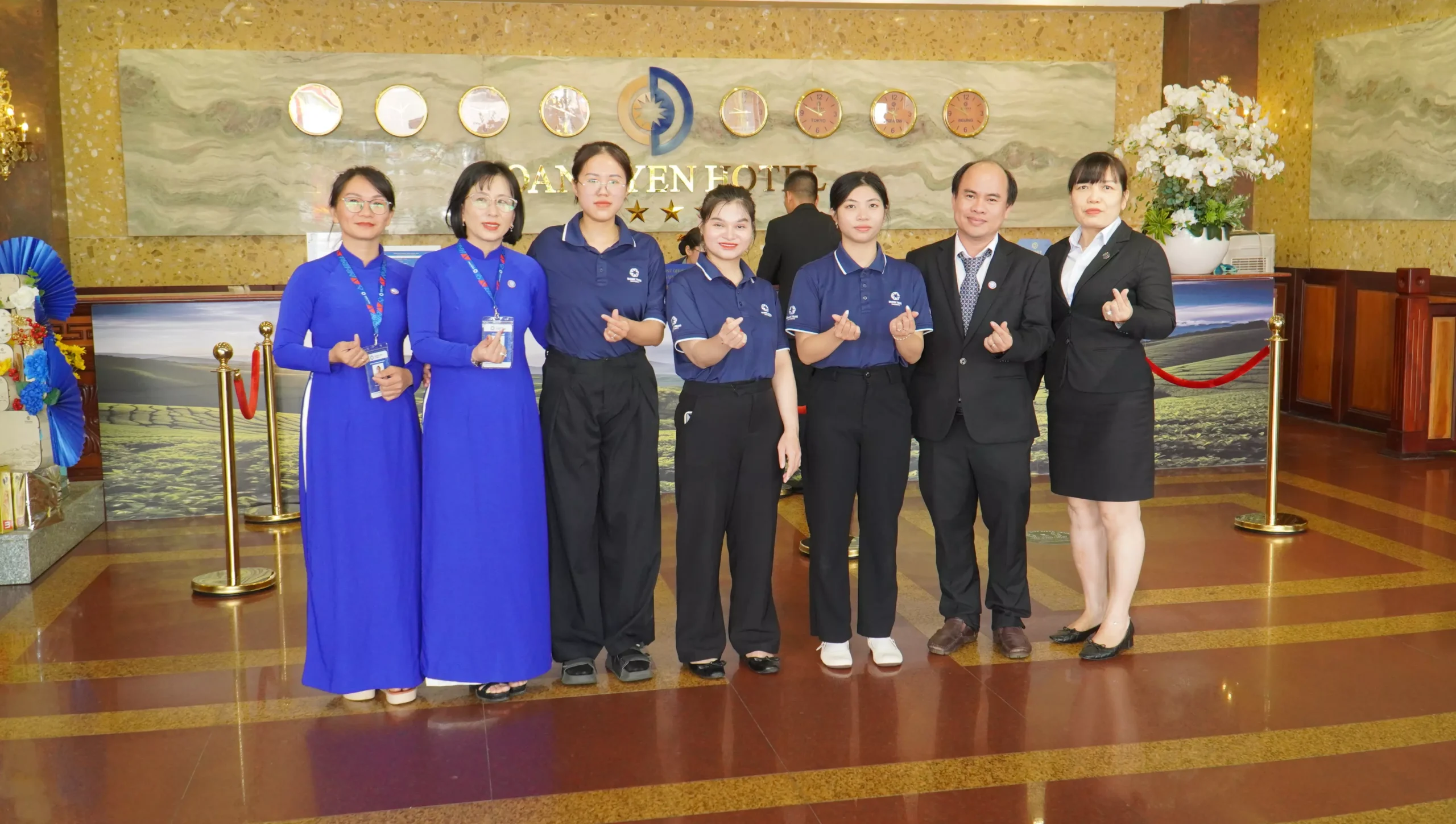 Sinh Vien Quan Tri Khach San Nha Hang Thuc Hanh Qtu 10