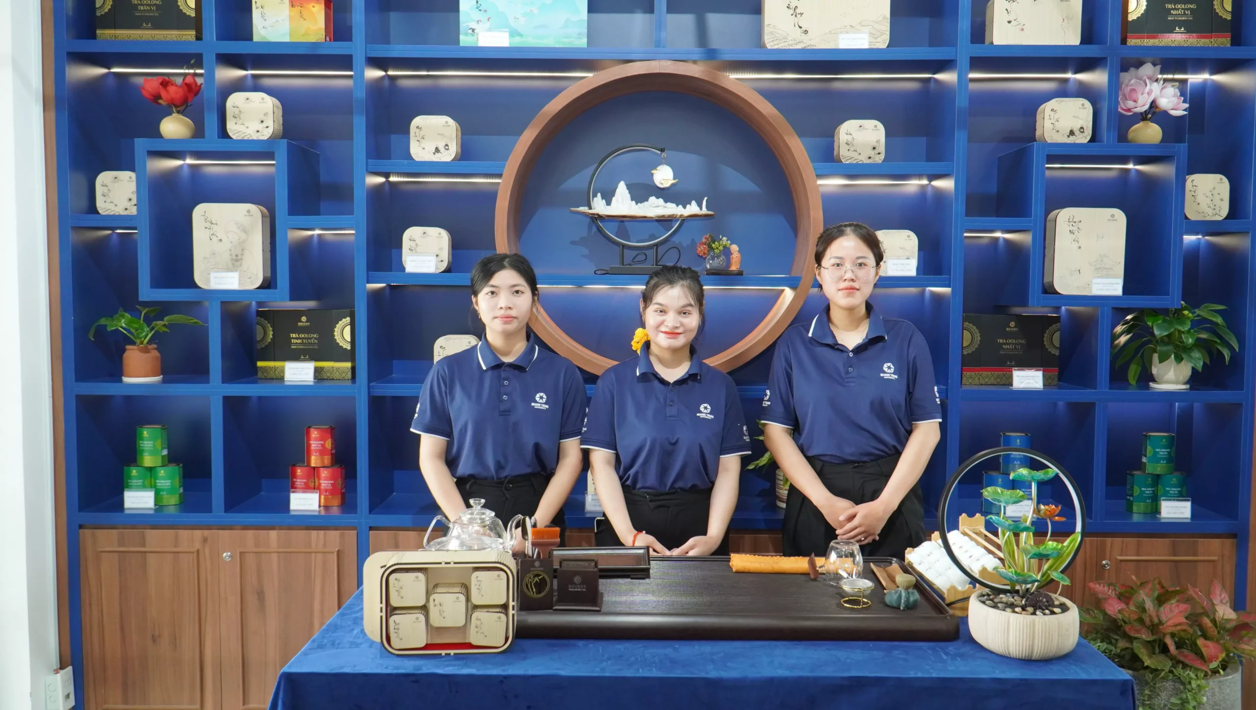 Sinh Vien Quan Tri Khach San Nha Hang Thuc Hanh Qtu 2