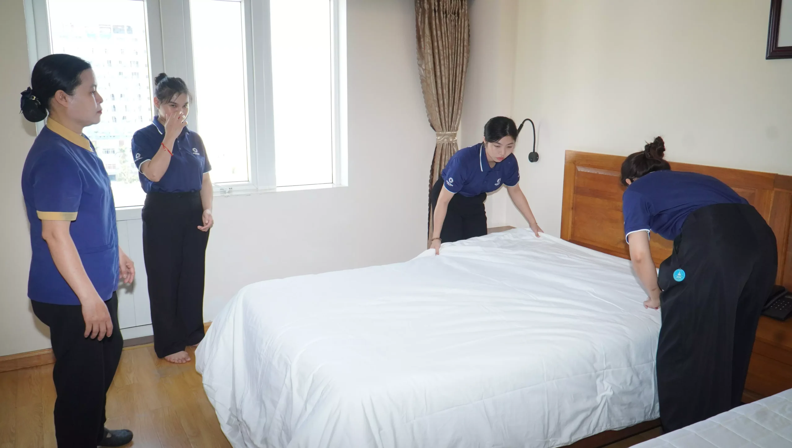 Sinh Vien Quan Tri Khach San Nha Hang Thuc Hanh Qtu 4