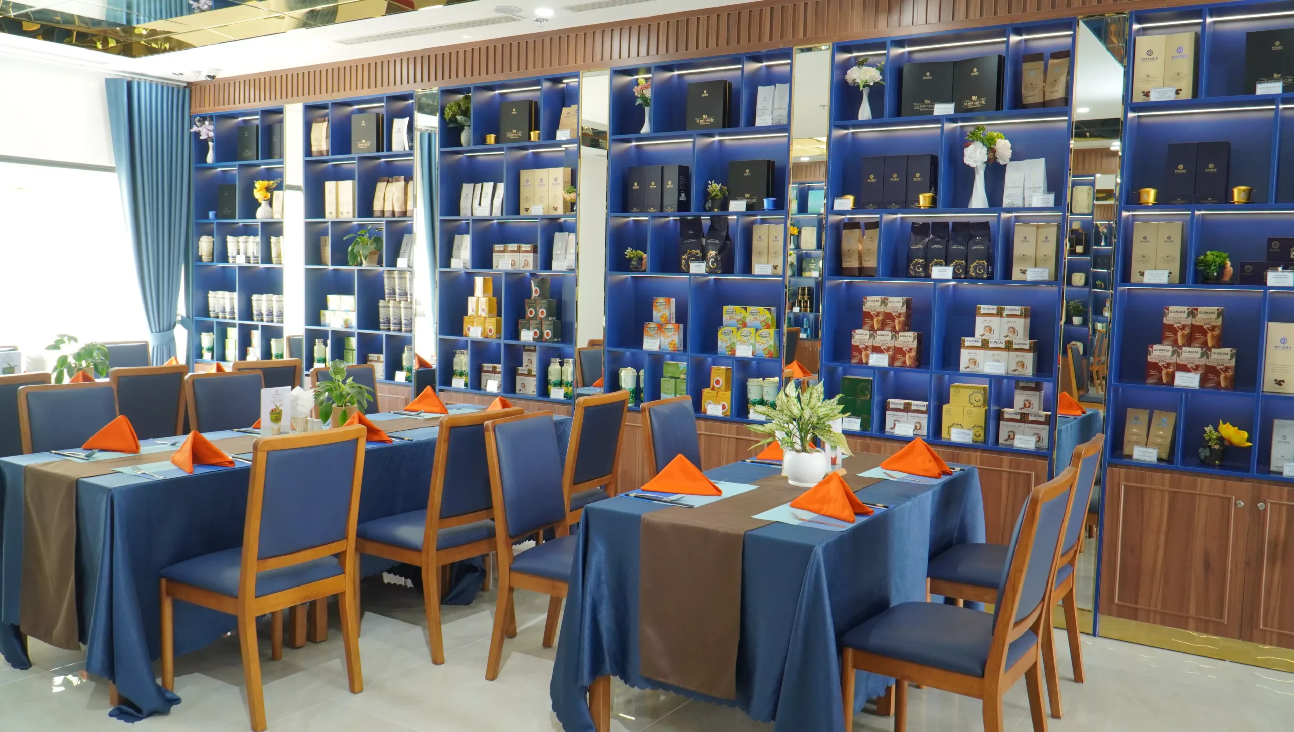 Sinh Vien Quan Tri Khach San Nha Hang Thuc Hanh Qtu 8