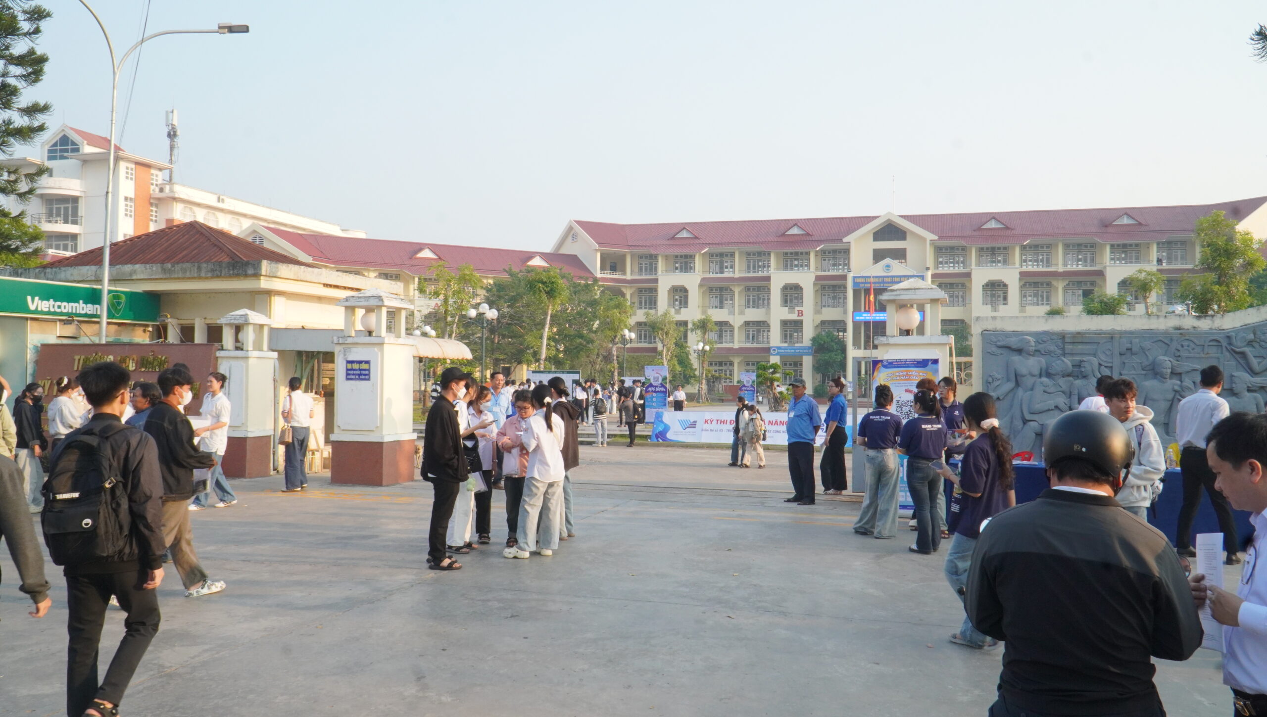 Gần 3.000 thí sinh hoàn thành kỳ thi ĐGNL ĐHQG-HCM đợt 1 năm 2026 tại cụm thi Trường Đại học Quang Trung 3 Dsc08874