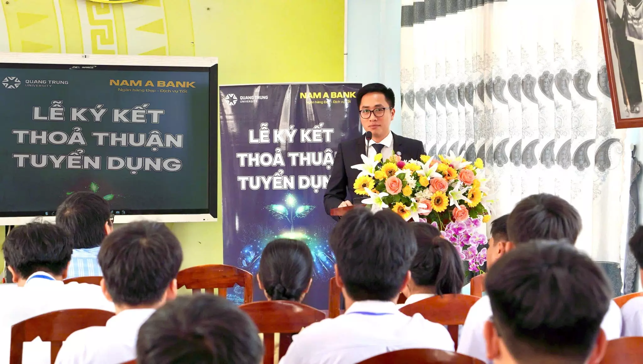 Hop Tac Tuyen Dung Qtu Nam A Bank Hoc Sinh Lop 12 2