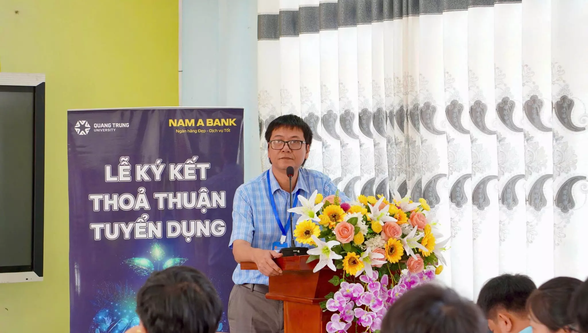 Hop Tac Tuyen Dung Qtu Nam A Bank Hoc Sinh Lop 12 3