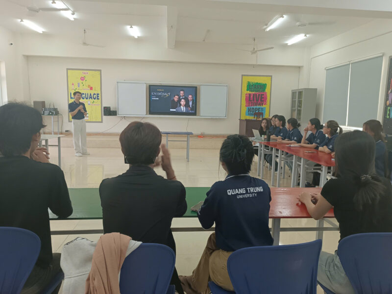 Sinh hoạt Câu lạc bộ tiếng Anh ngày 09/4/2026 1 Z7710233474123 513d7f537cf7793c491f565d66bab6d4