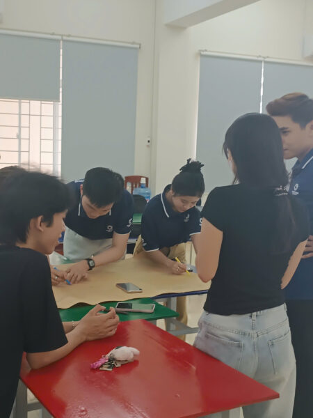 Sinh hoạt Câu lạc bộ tiếng Anh ngày 09/4/2026 2 Z7710234000683 7e81985912be6506db49af0515e2cd0a