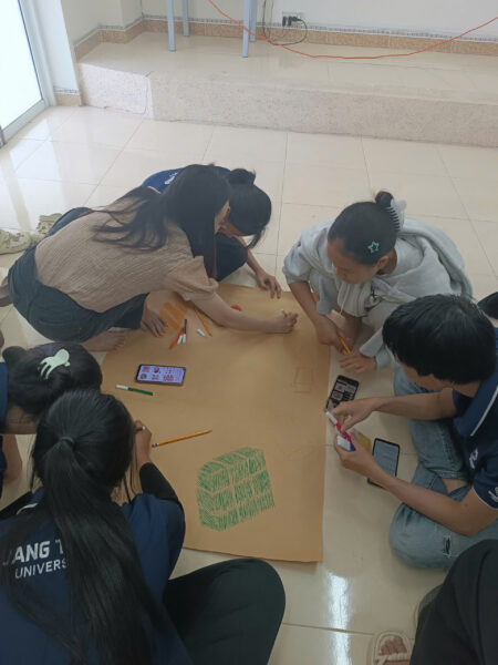 Sinh hoạt Câu lạc bộ tiếng Anh ngày 09/4/2026 7 Z7710234005381 E995e27fb0732ddfe2cb8ba541732d12