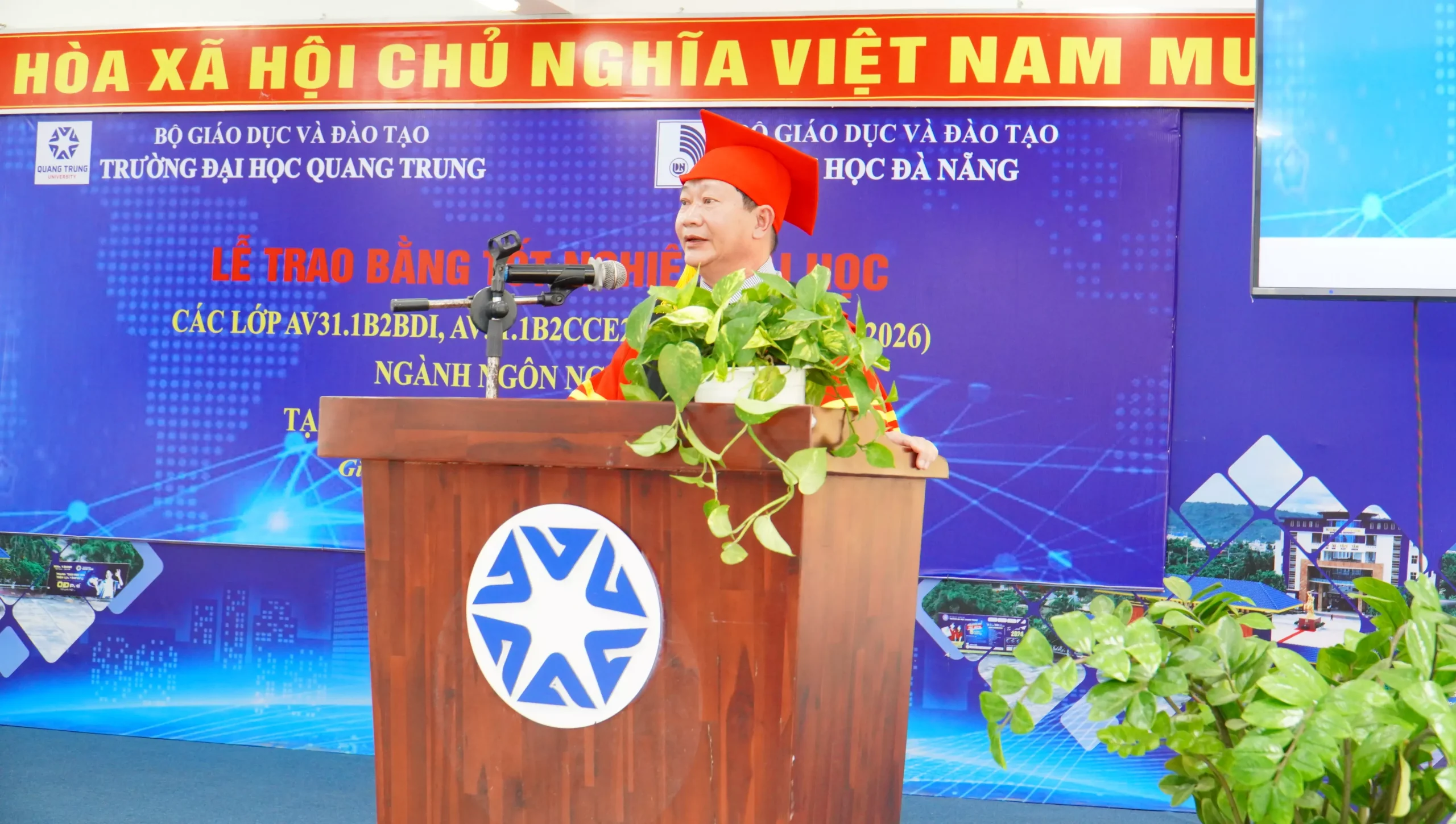 Lễ Trao Bằng Tốt Nghiệp Ngành Ngôn Ngữ Anh K31 3