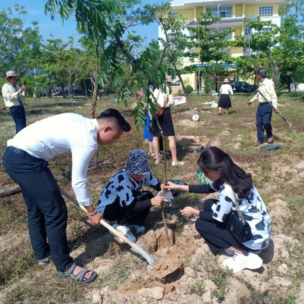 Chương trình trồng cây “Vì màu xanh cho quê hương” 3 chuong trinh trong cay vi mau xanh cho que huong 3
