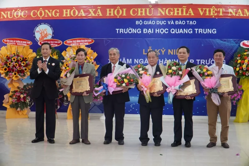 Lễ kỷ niệm 15 năm thành lập Trường Đại học Quang Trung 5 ky niem 15 nam thanh lap truong 5