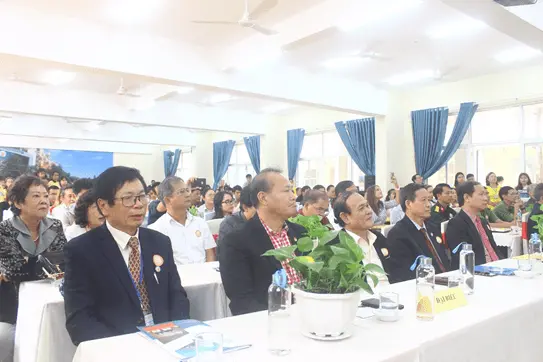 Chuỗi sự kiện chào mừng "Lễ khai giảng năm học 2019-2020", "Lễ công bố trung tâm khảo thí IELTS" và "Lễ ra mắt trung tâm tiếng Anh thiện nguyện" và Chúc mừng ngày nhà giáo Việt Nam 20/11 1 le khai giang 2019 2020 1