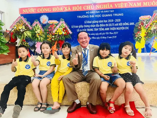 Chuỗi sự kiện chào mừng "Lễ khai giảng năm học 2019-2020", "Lễ công bố trung tâm khảo thí IELTS" và "Lễ ra mắt trung tâm tiếng Anh thiện nguyện" và Chúc mừng ngày nhà giáo Việt Nam 20/11 12 le khai giang 2019 2020 12