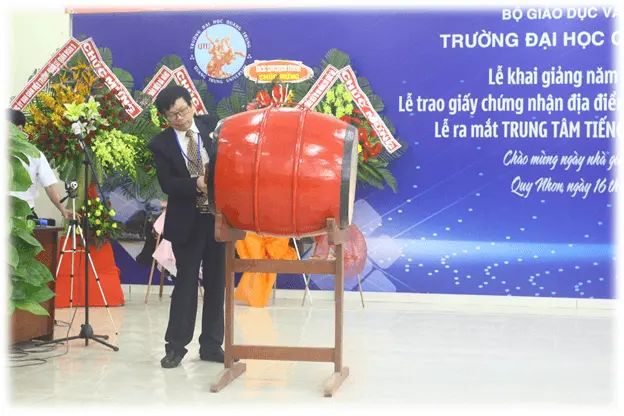 Chuỗi sự kiện chào mừng "Lễ khai giảng năm học 2019-2020", "Lễ công bố trung tâm khảo thí IELTS" và "Lễ ra mắt trung tâm tiếng Anh thiện nguyện" và Chúc mừng ngày nhà giáo Việt Nam 20/11 4 le khai giang 2019 2020 4