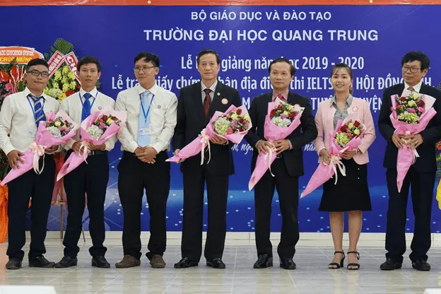 Chuỗi sự kiện chào mừng "Lễ khai giảng năm học 2019-2020", "Lễ công bố trung tâm khảo thí IELTS" và "Lễ ra mắt trung tâm tiếng Anh thiện nguyện" và Chúc mừng ngày nhà giáo Việt Nam 20/11 8 le khai giang 2019 2020 8