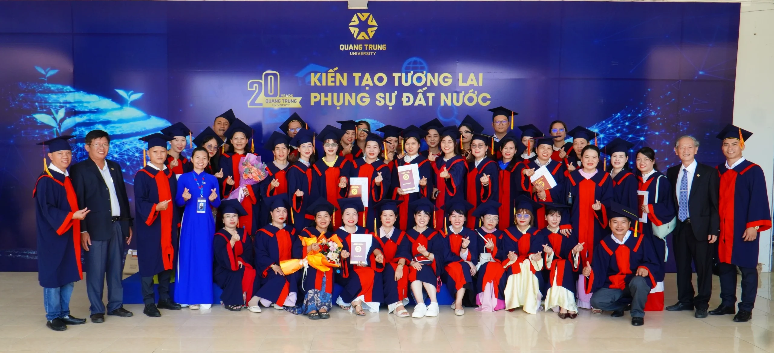 Le Tot Nghiep Dot Thang 5 2026 5