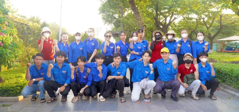 Chương trình "Ngày Chủ nhật xanh lần thứ II" chung tay làm sạch bãi biển Quy Nhơn 1 ngay chu nhat xanh lan thu ii 26 4 2026 1