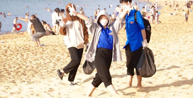 Chương trình "Ngày Chủ nhật xanh lần thứ II" chung tay làm sạch bãi biển Quy Nhơn 4 ngay chu nhat xanh lan thu ii 26 4 2026 4