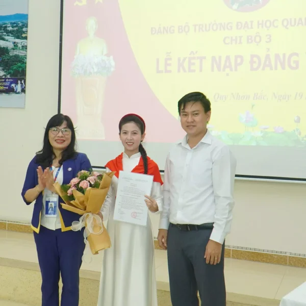 Bồi dưỡng lý tưởng, ươm mầm đội ngũ Đảng viên trẻ trong sinh viên 1 Kết nạp Đảng viên 19/12/2025
