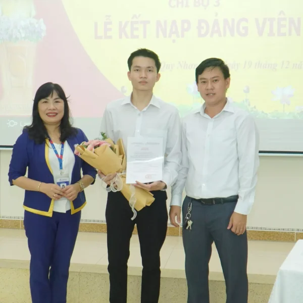 Bồi dưỡng lý tưởng, ươm mầm đội ngũ Đảng viên trẻ trong sinh viên 3 Kết nạp Đảng viên 19/12/2025