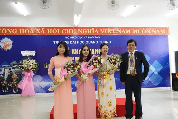 Khai giảng và trao Chứng chỉ Nghiệp vụ Hướng dẫn Du lịch Nội địa và Quốc tế đầu tiên trong giai đoạn tái cấu trúc