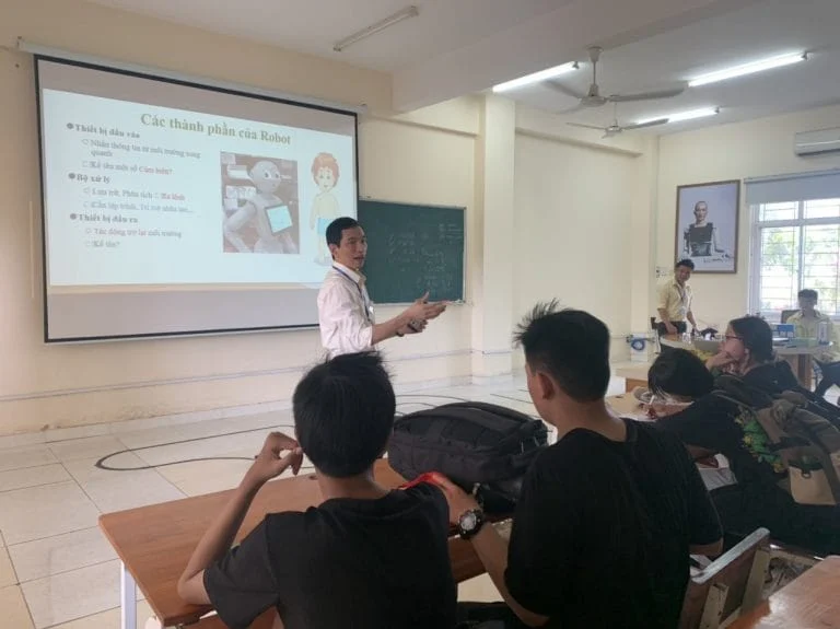 Khoa CNTT & Viện Công nghệ Trí tuệ nhân tạo Quang Trung chào đón các bạn học sinh về tham dự ngày Hội