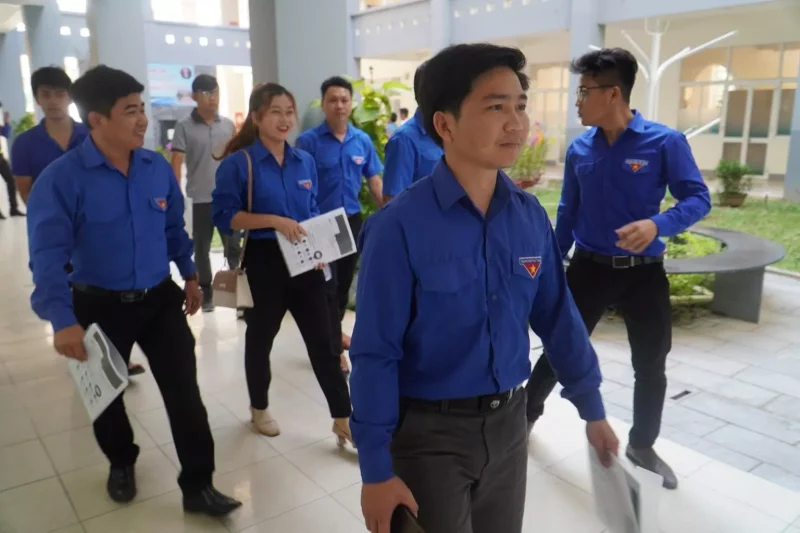 Trường Đại học Quang Trung trao tặng 1.500 cây lan giống cho thanh niên 1 Trường Đại học Quang Trung trao tặng 1.500 cây lan giống cho thanh niên