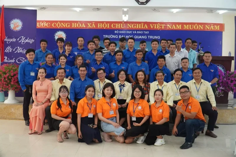 Trường Đại học Quang Trung trao tặng 1.500 cây lan giống cho thanh niên 11 Trường Đại học Quang Trung trao tặng 1.500 cây lan giống cho thanh niên