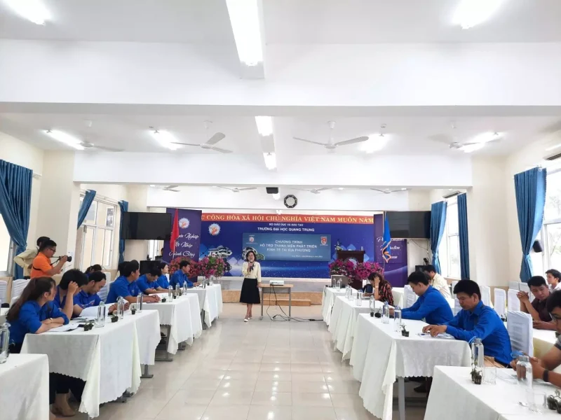 Trường Đại học Quang Trung trao tặng 1.500 cây lan giống cho thanh niên 9 Trường Đại học Quang Trung trao tặng 1.500 cây lan giống cho thanh niên