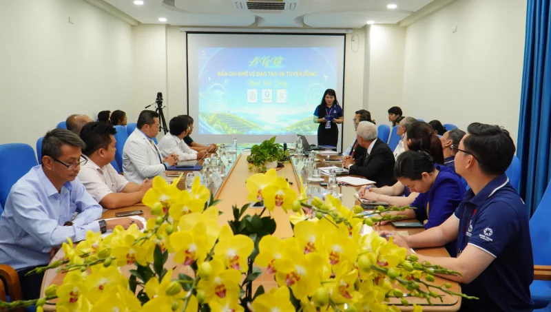 Truong Dai hoc Quang Trung hop tac cung JAMWEI Nhat Ban Va HHC 1