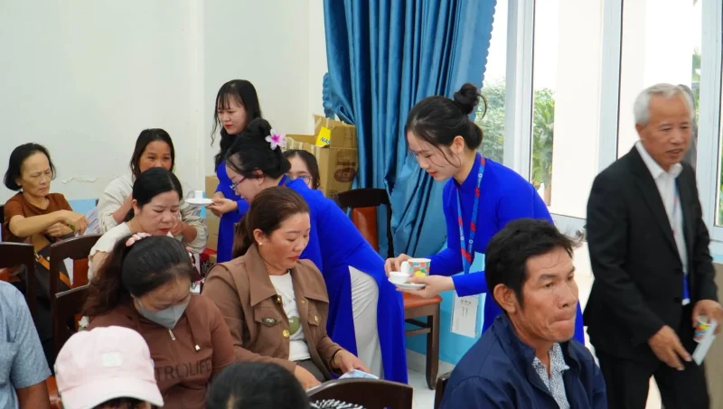 Chén trà ấm nóng ngày nhập học: Lời chào nồng hậu và lan tỏa nét văn hóa trà tại QTU 4 Ngày Hội nhập học