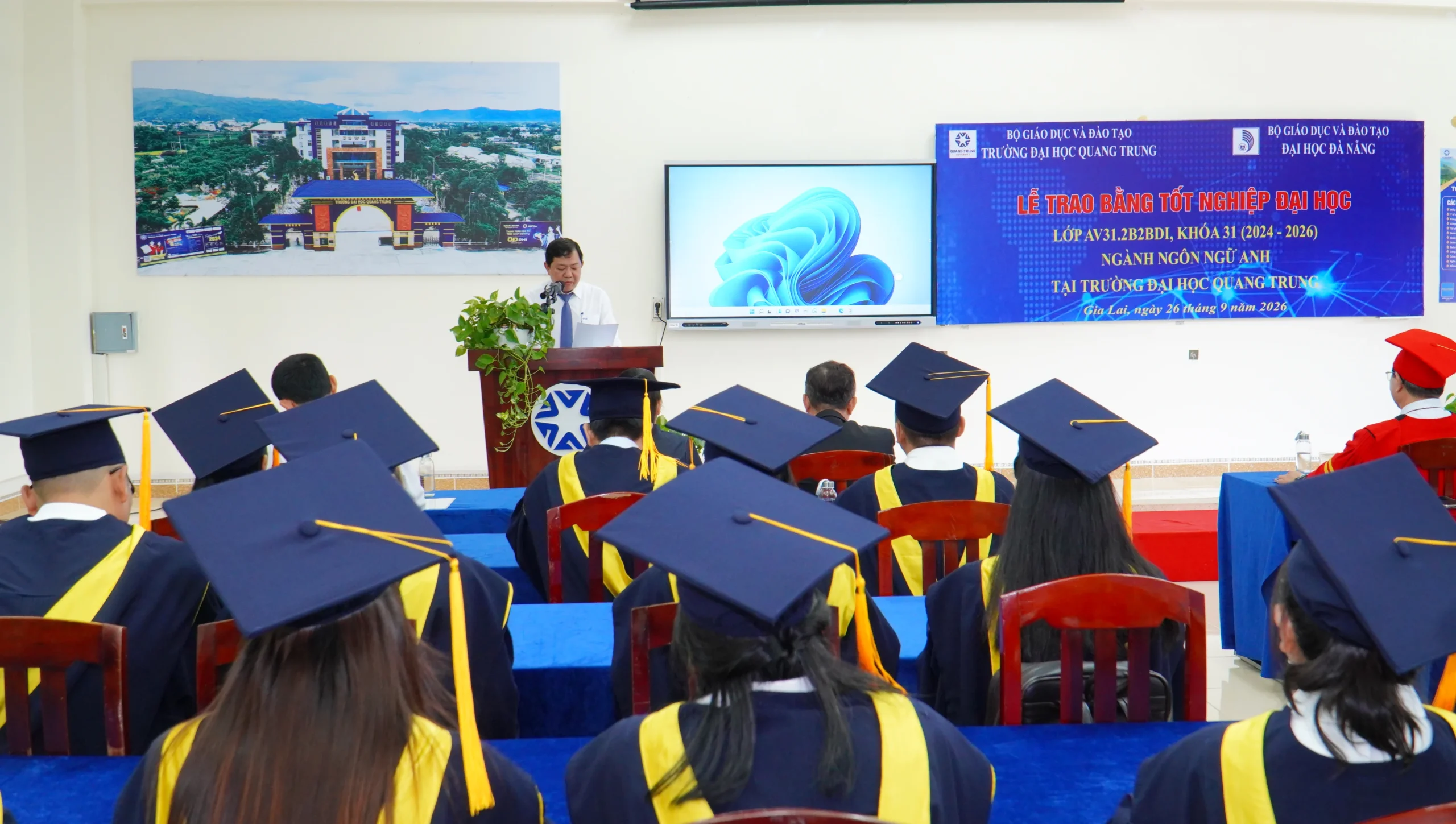 Lễ Trao bằng tốt nghiệp ngành Ngôn ngữ Anh K31