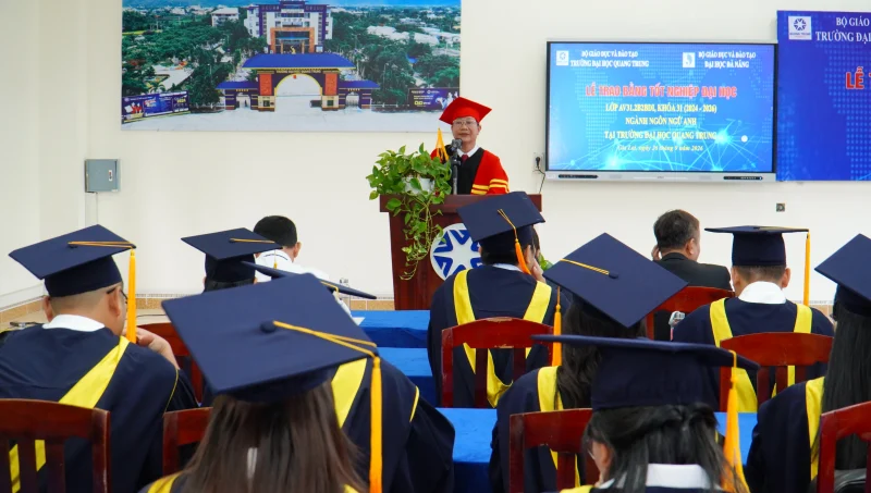 Lễ Trao bằng tốt nghiệp ngành Ngôn ngữ Anh K31