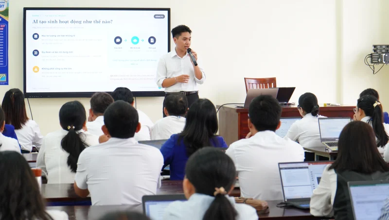 Tập huấn "Ứng dụng AI và Prompt Engineering" nâng cao hiệu suất công việc 2 Ứng dụng AI và Prompt Engineering