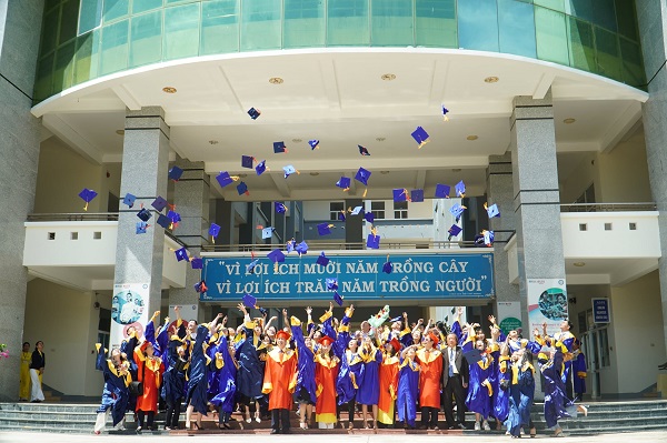 Lễ tốt nghiệp đánh dấu sự trưởng thành cho các tân Cử nhân, tân Kỹ sư Trường Đại học Quang Trung (đợt 2/2020)