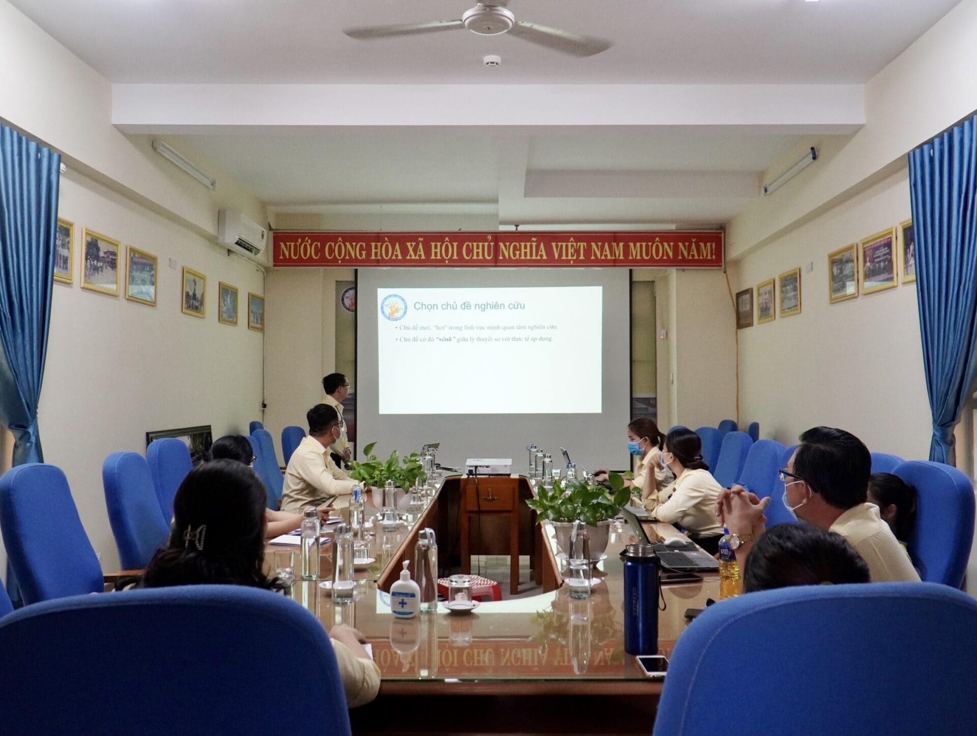 Nâng cao năng lực nghiên cứu khoa học của giảng viên tại Trường Đại học Quang Trung 1 IMG 7161