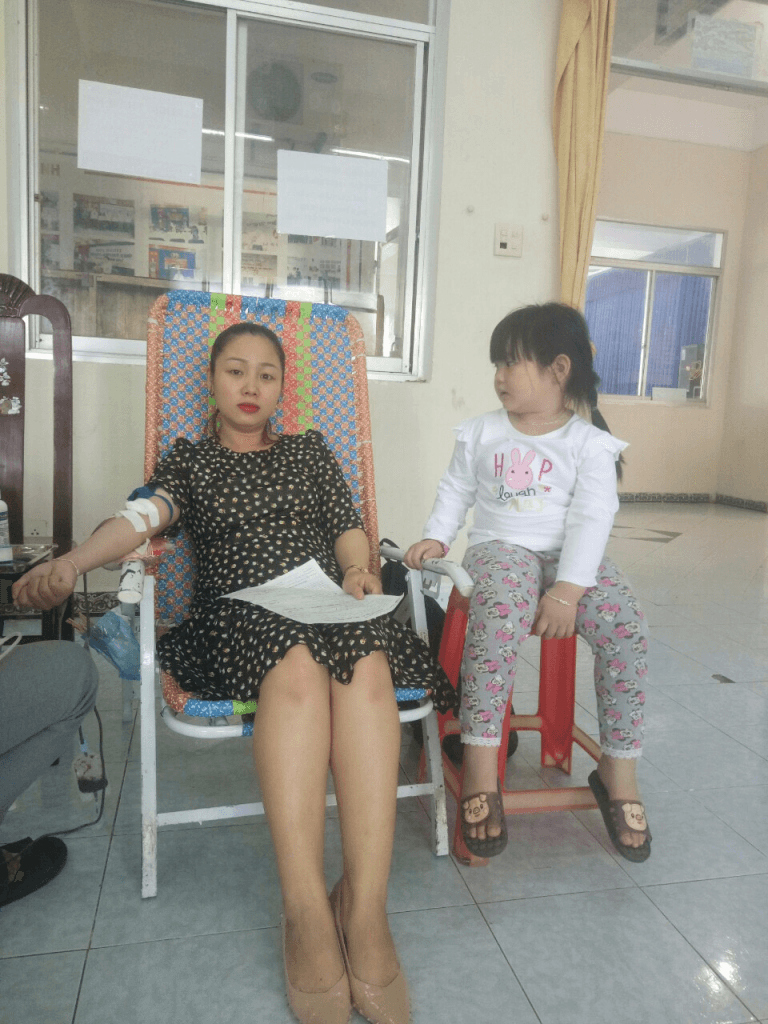 HIẾN MÁU CỨU NGƯỜI - NGHĨA CỬ ĐẸP VÌ CỘNG ĐỒNG 1 Hien mau 02