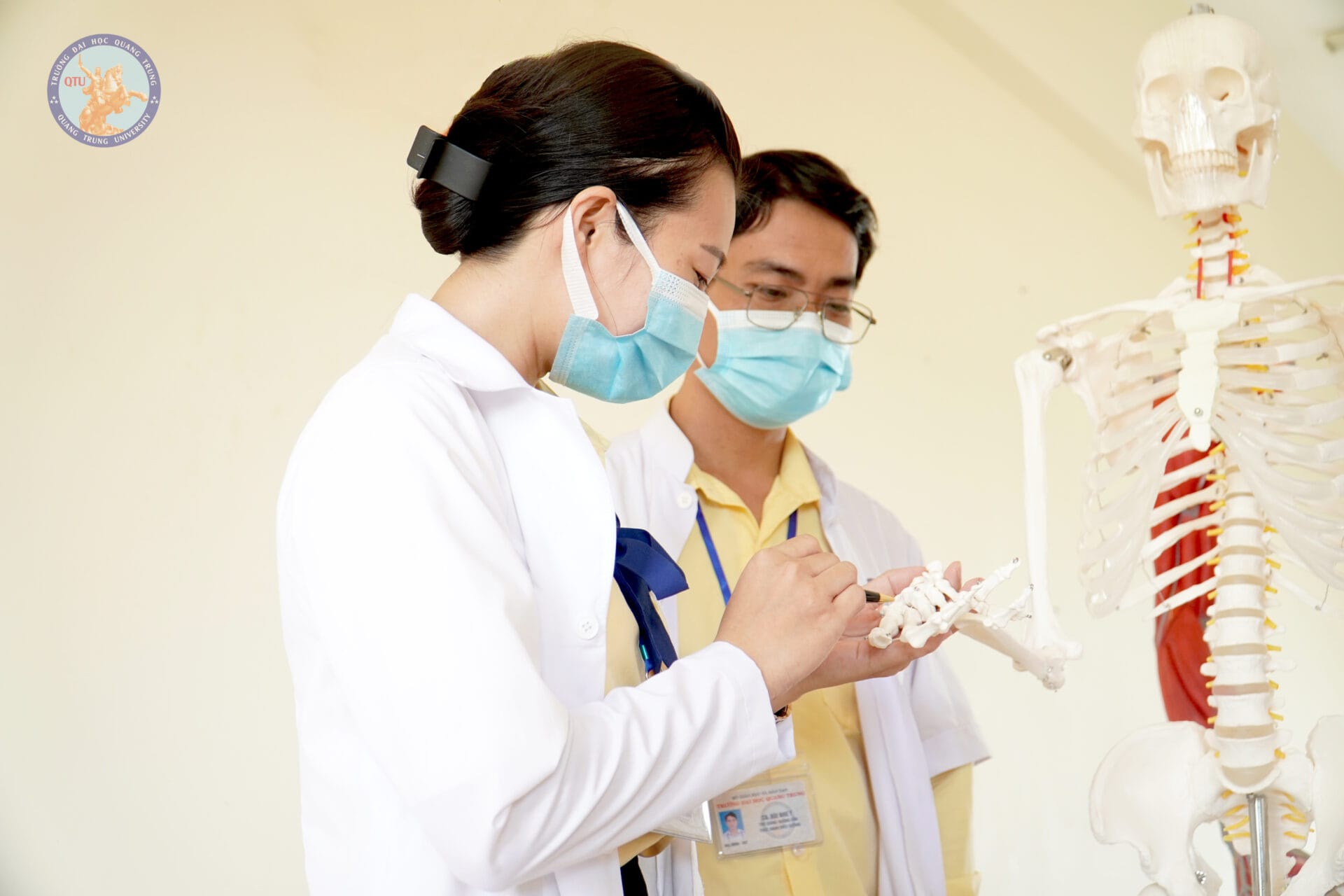 Học Điều dưỡng và Y tế công cộng tại QTU với mức học phí cực hấp dẫn 3 anh 3