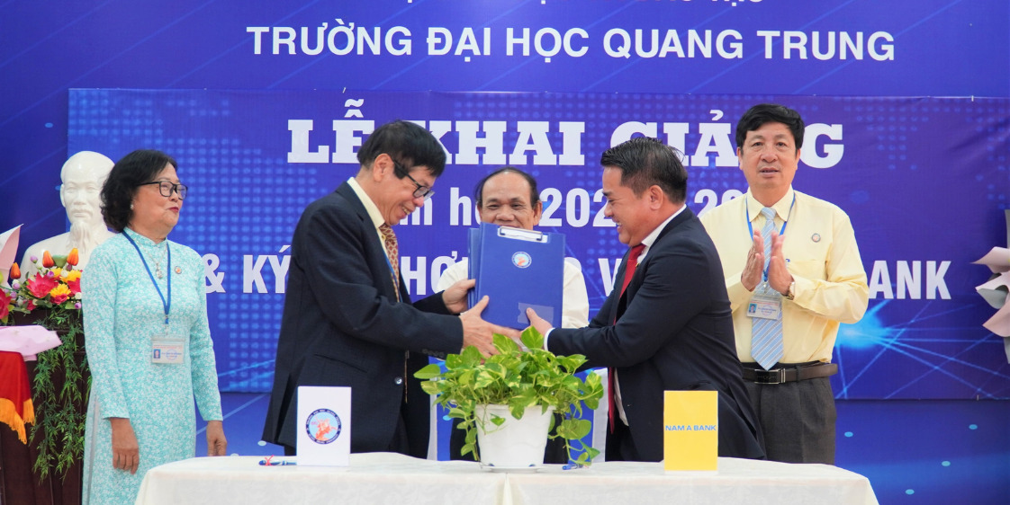 Trường Đại học Quang Trung ký kết hợp tác với Ngân hàng TMCP Nam Á (Chi nhánh Quy Nhơn)