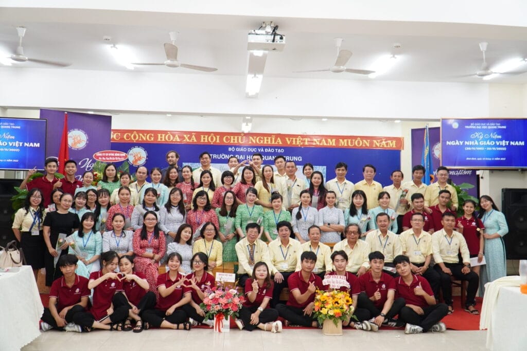 Trường Đại học Quang Trung tổ chức nhiều hoạt động ý nghĩa kỷ niệm 40 năm Ngày Nhà giáo Việt Nam 14 DSC07967