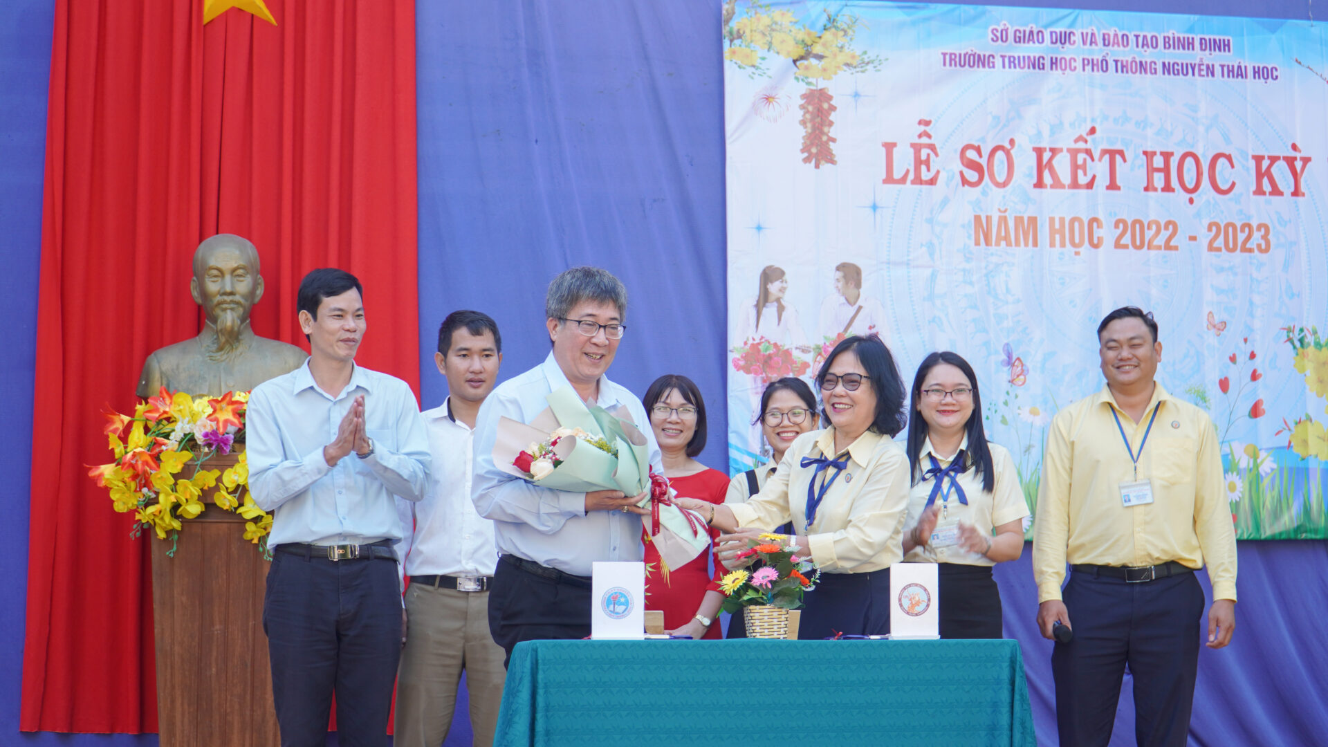 Trường Đại học Quang Trung kết nghĩa với Trường THPT Nguyễn Thái Học (Quy Nhơn)