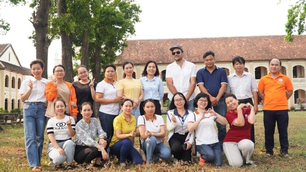 Hoạt động ngoại khóa lớp Giảng viên chuyên nghiệp - Đại học Quang Trung 37 z4283309882374 cef668accf09f58d6cbe55ffb812ebbf