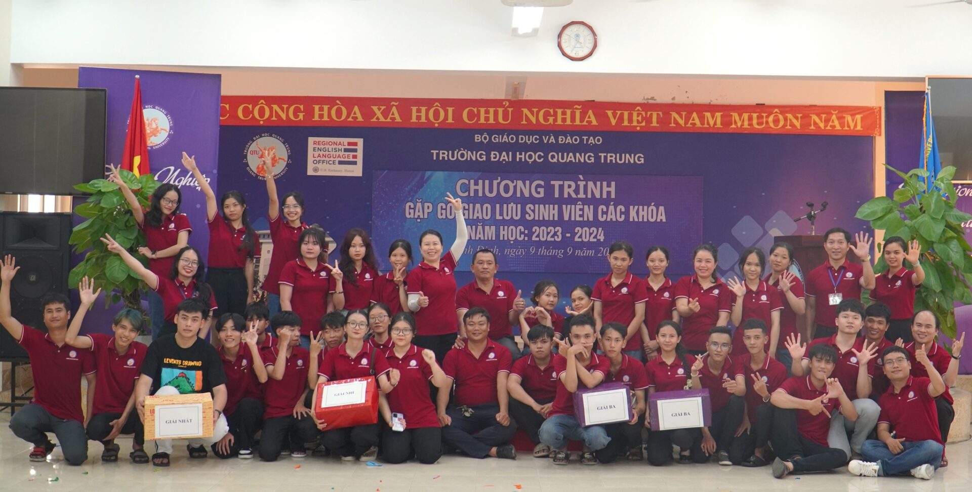 Trường Đại học Quang Trung tổ chức chương trình gặp gỡ giao lưu sinh viên các khóa năm học 2023 - 2024