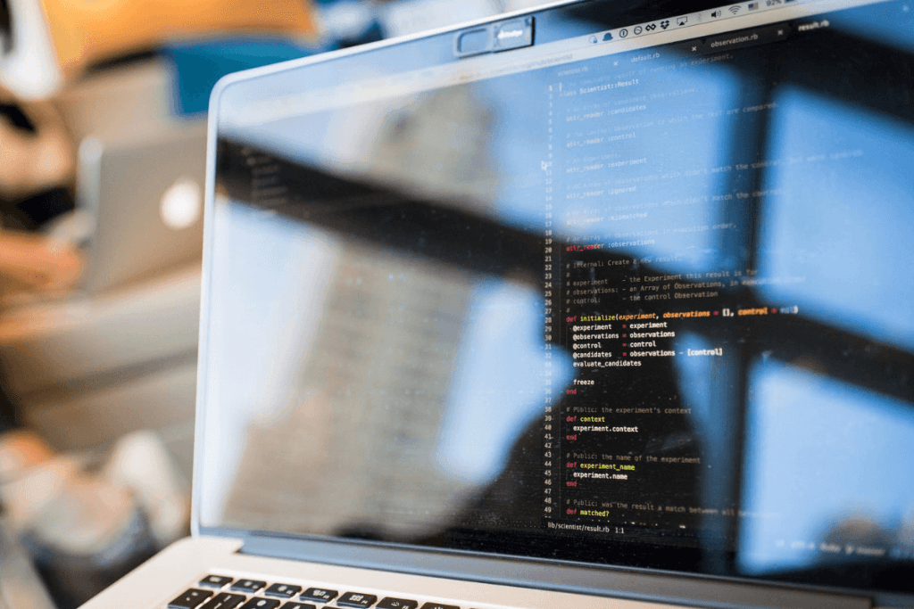 Thi Truong Lao Dong Cua Nganh Cong Nghe Thong Tin