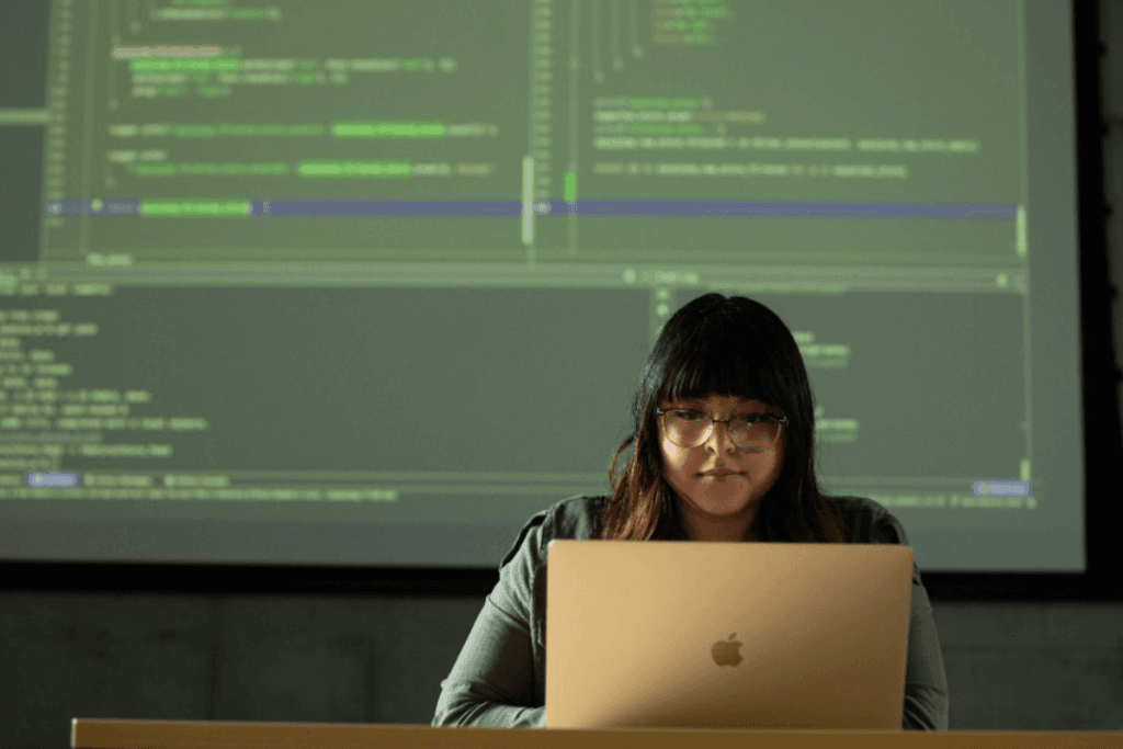 Mạng máy tính và truyền thông dữ liệu học trường nào? Học những gì? 23 Con Gai Hoc Nganh Cong Nghe Thong Tin