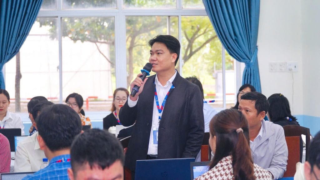 Tập huấn: Nâng cao năng lực xây dựng và phát triển chương trình đào tạo 52 Z6106067216748 3d33104ed52fb569f3f28ce57cc9673e